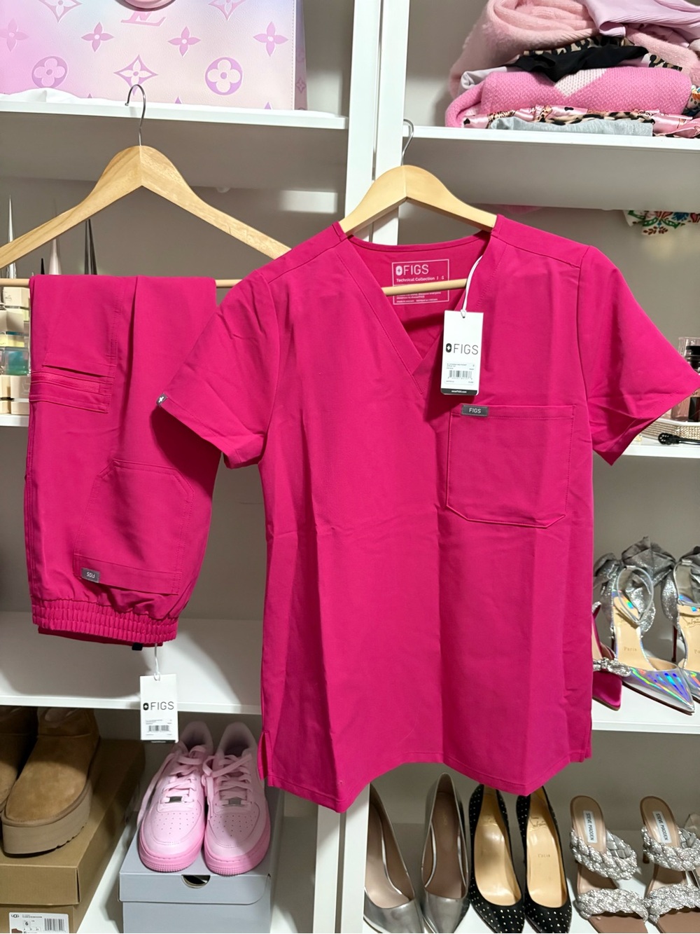 NWT FIGS Women's Hot Pink Catarina Top & Pants Matching Scrubs Set Size SMALL